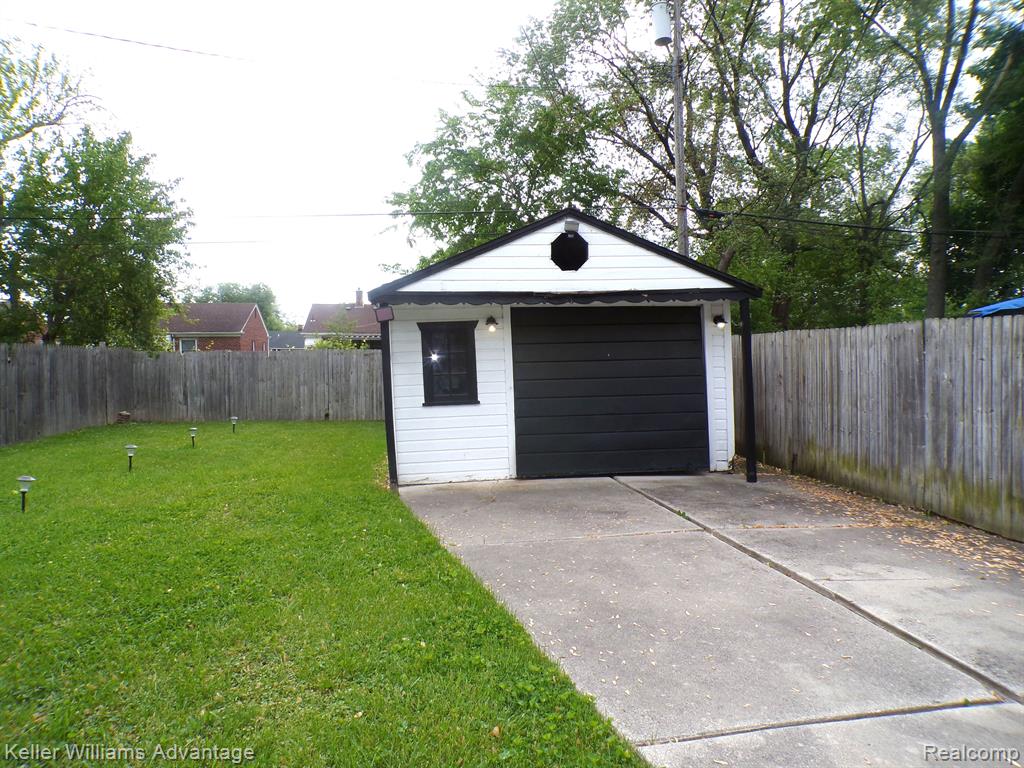 9546 WESTWOOD Street, Detroit, MI 48228 — Photo 8