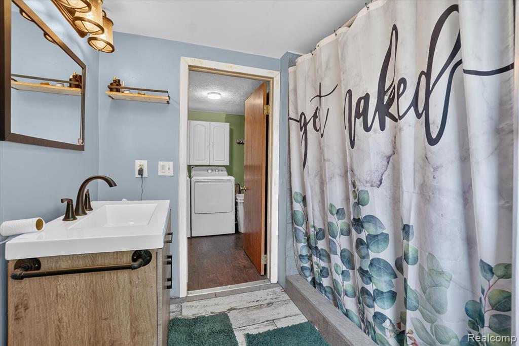 508 Deland Road, Flushing, MI 48433 — Photo 21