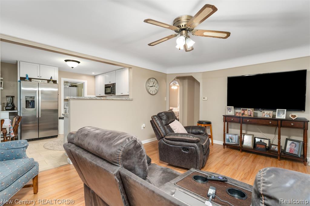 5763 Graves Street, Waterford, MI 48327 — Photo 9