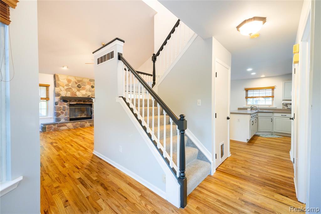 751 Lochaven Road, Waterford, MI 48327 — Photo 5