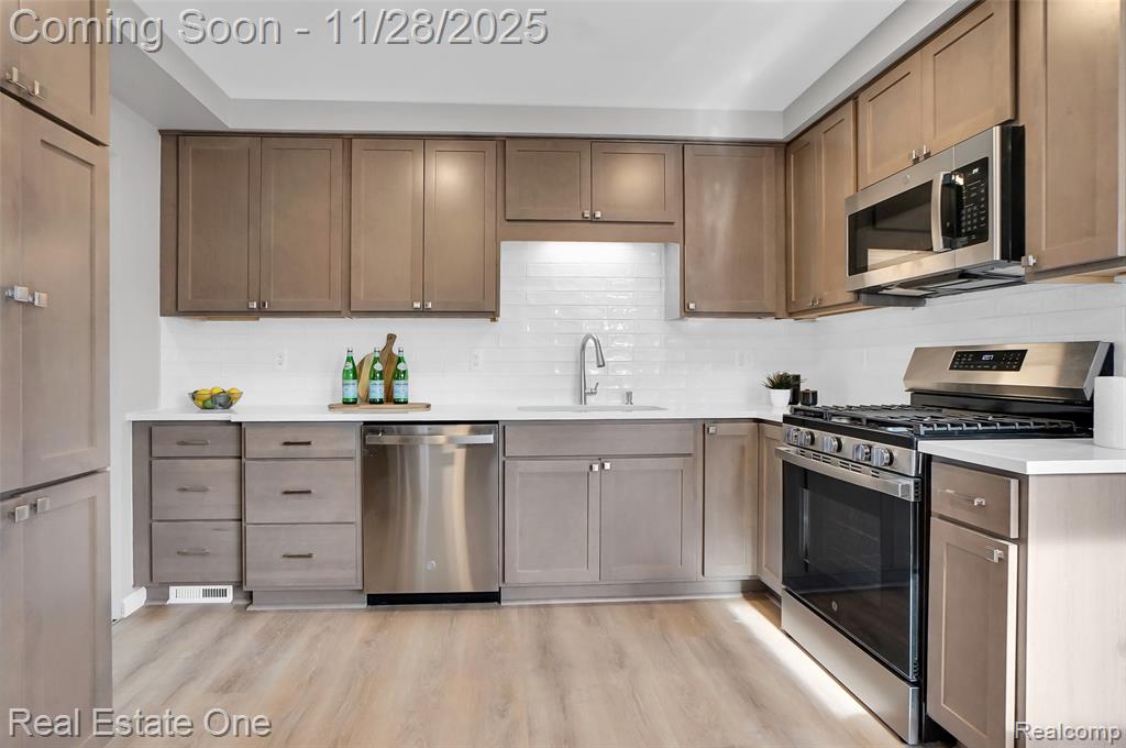 556 Harrison Street, Garden City, MI — Photo 13
