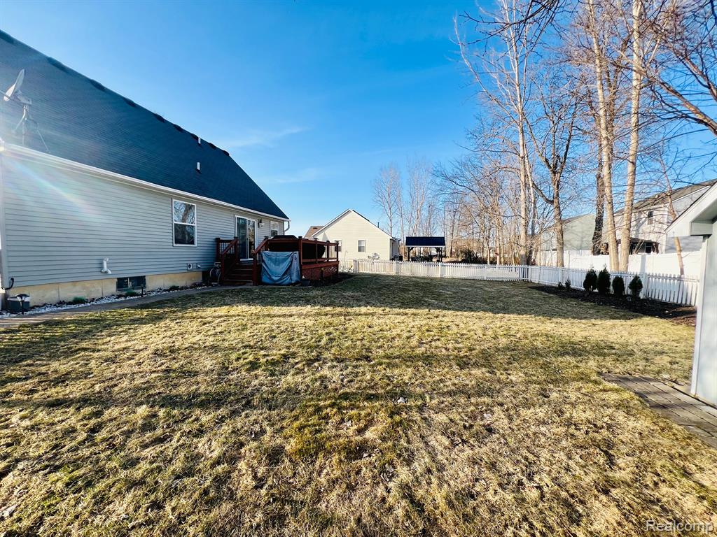 704 HAYSTACK Drive, Linden, MI 48451 — Photo 11