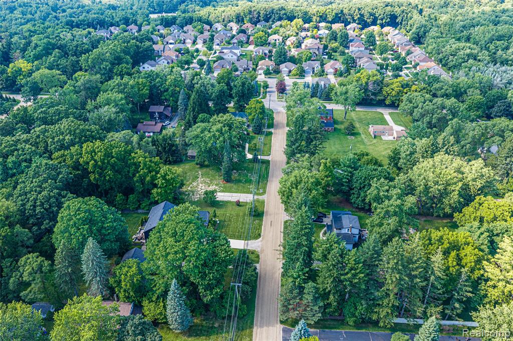 466 Driftwood Avenue, Rochester Hills, MI 48307 — Photo 11