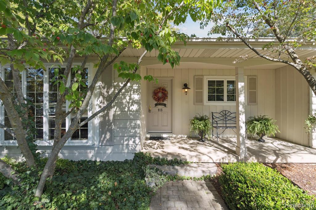 915 E River Road, Flushing, MI 48433 — Photo 4