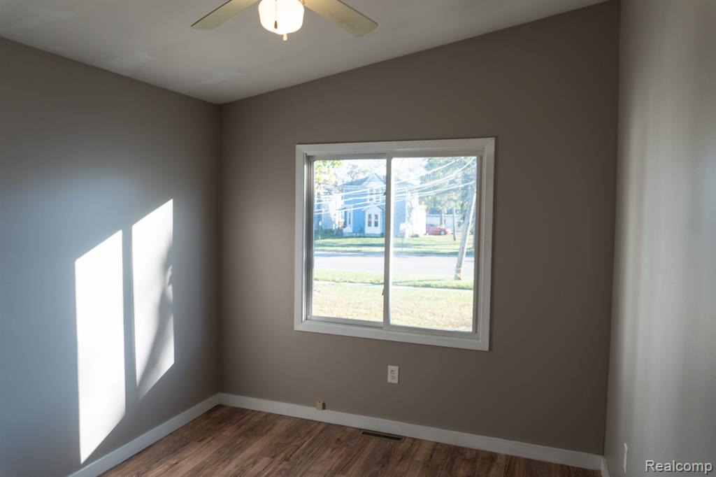 400 W MAIN Street, Durand, MI 48429 — Photo 35