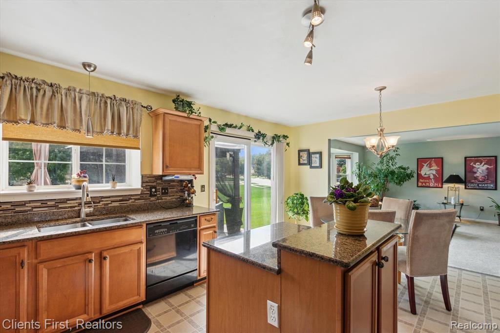 43872 N TIMBERVIEW Drive, Belleville, MI 48111 — Photo 13