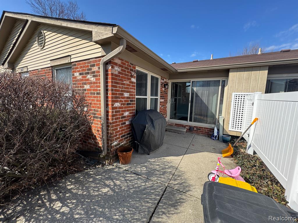 2774 Roundtree Drive, Troy, MI 48083 — Photo 18