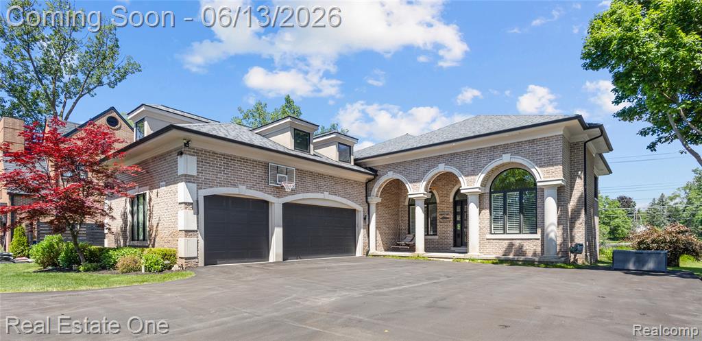 2428 Pine Lake Road, West Bloomfield, MI 48324