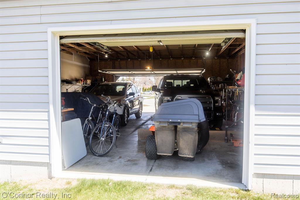 748 ALEXANDRIA Street, Marysville, MI 48040 — Photo 32