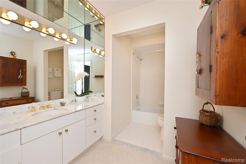 618 Deauville Lane, Bloomfield Hills, MI 48304 — Photo 14