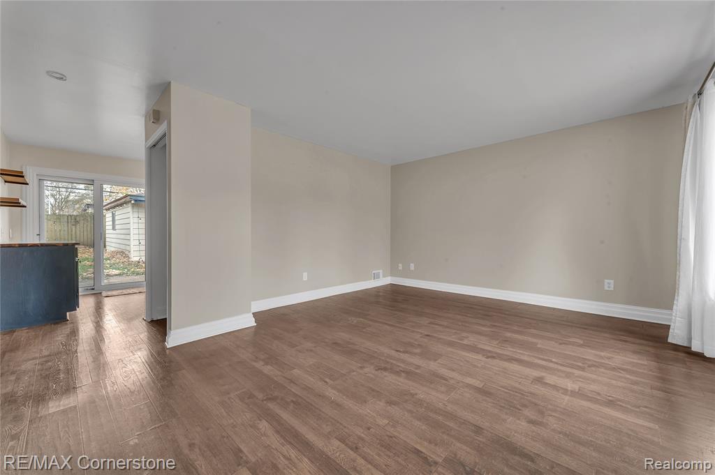 6797 Chirrewa Street, Westland, MI — Photo 3