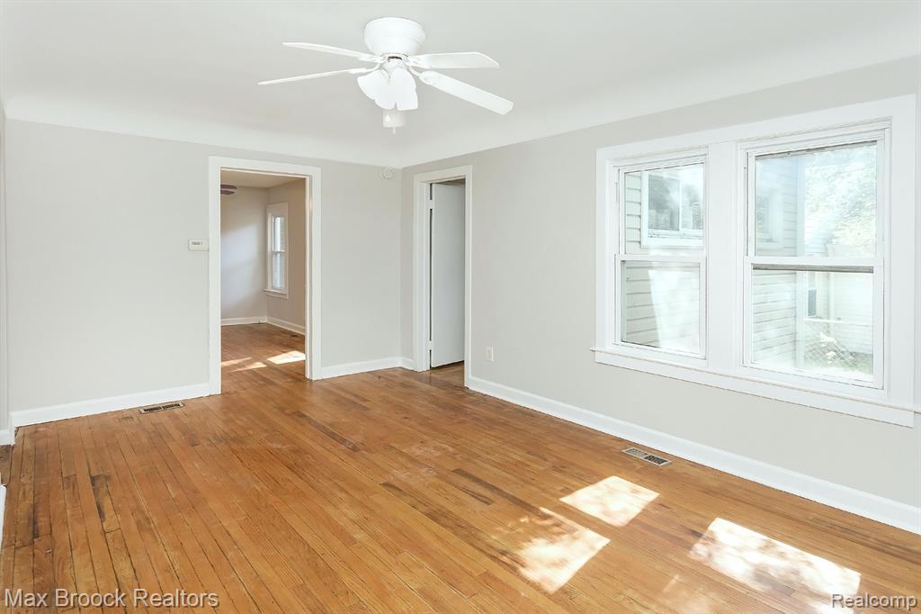 594 ANDRESEN Court, Hazel Park, MI 48030 — Photo 5