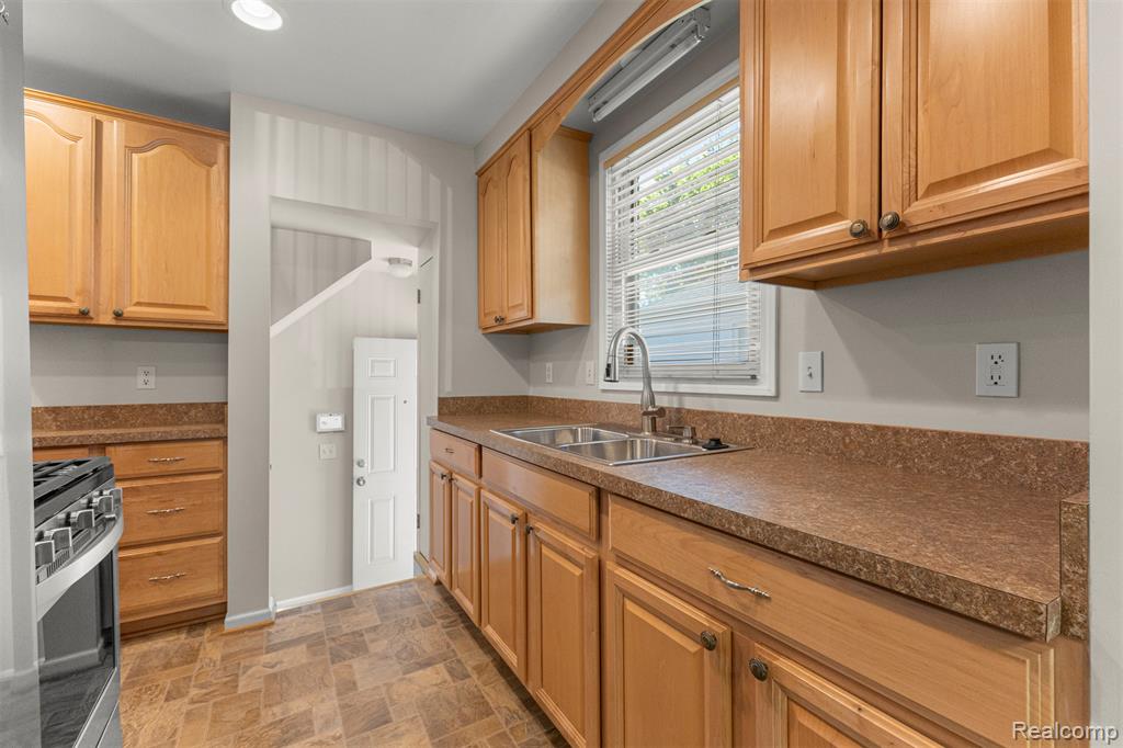 7800 Brace Street, Detroit, MI 48228 — Photo 11