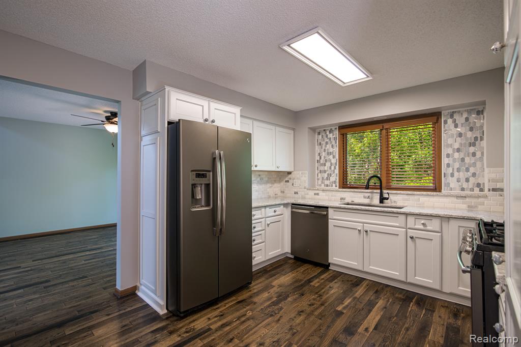 22140 River Ridge Trail, Farmington Hills, MI 48335 — Photo 6