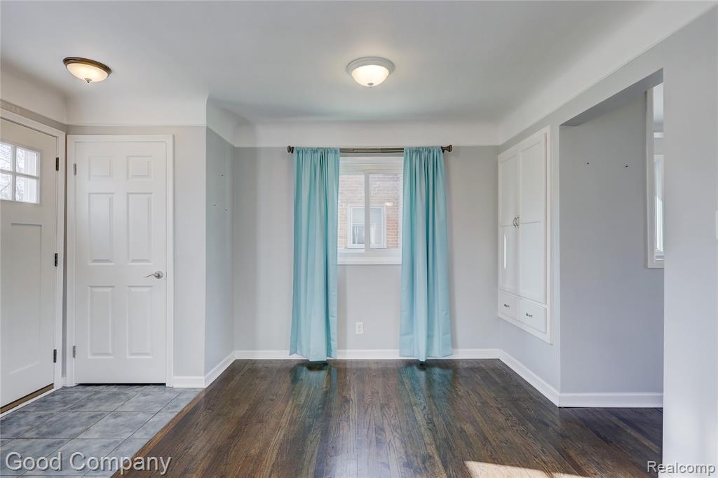 1303 Sycamore Drive, Rochester Hills, MI 48307 — Photo 10