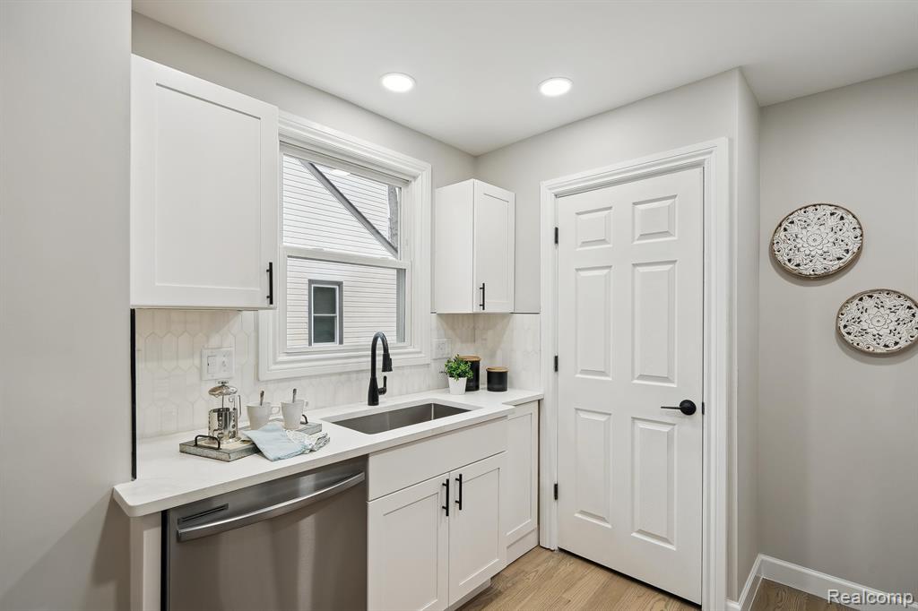 921 N EDGEWORTH Avenue, Royal Oak, MI 48067 — Photo 11