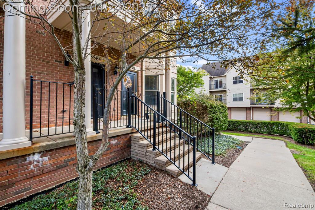 25580 Portico Lane, Novi, MI — Photo 2