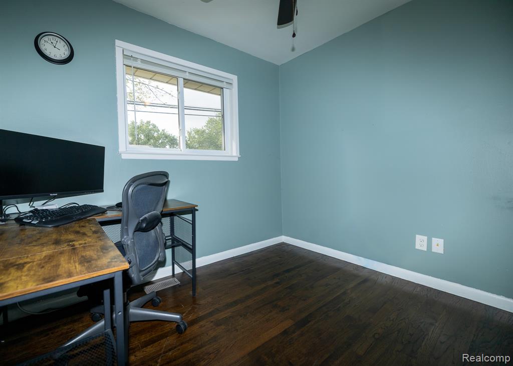853 E Lincoln Avenue, Madison Heights, MI 48071 — Photo 21