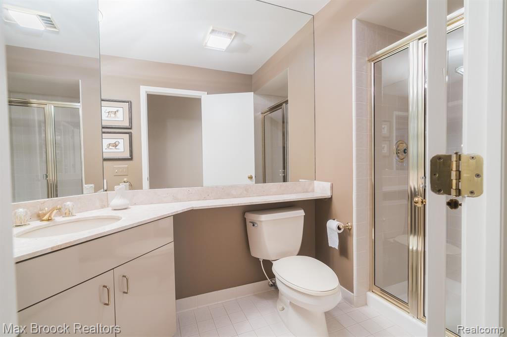 2426 HICKORY GLEN Drive, Bloomfield Hills, MI 48304 — Photo 23