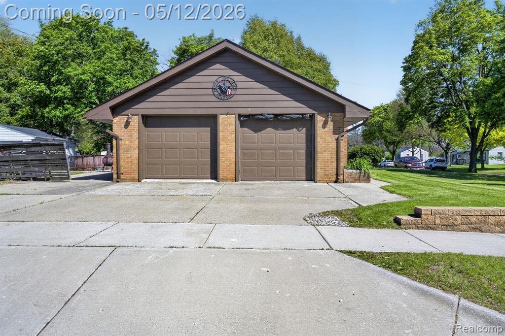 1209 Beatrice Street, Flushing, MI 48433 — Photo 32
