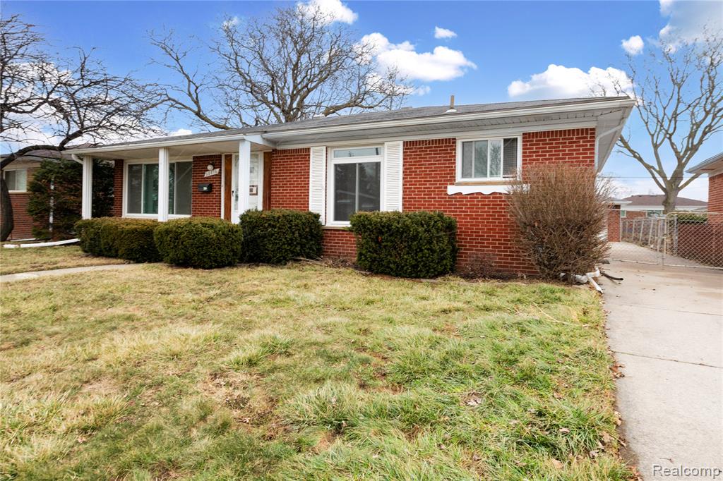 28876 Palm Beach Drive, Warren, MI 48093 — front exterior