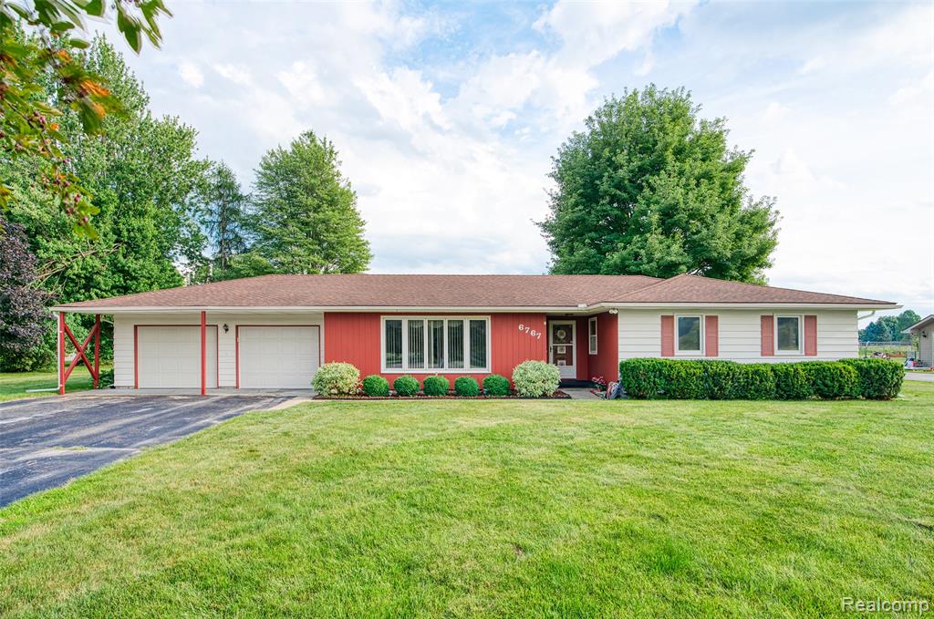 6767 Sharpe Road, Fowlerville, MI 48836