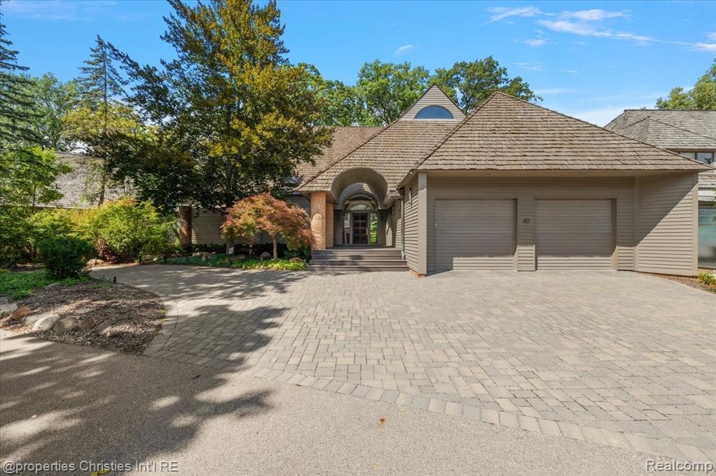 40 Scenic Oaks Drive N, Bloomfield Hills, MI 48304 — front exterior