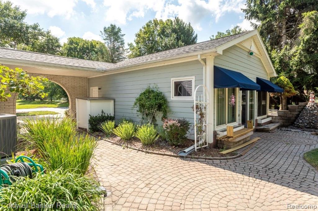 8027 EMERALD Lane W, Westland, MI — Photo 32