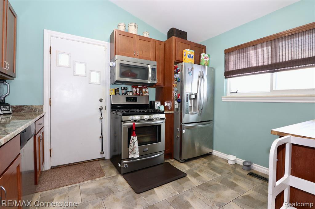 692 EASLEY Drive, Westland, MI 48186 — Photo 8
