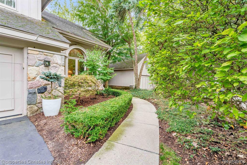 4845 CLIFFSIDE Drive, West Bloomfield, MI 48323 — Photo 3