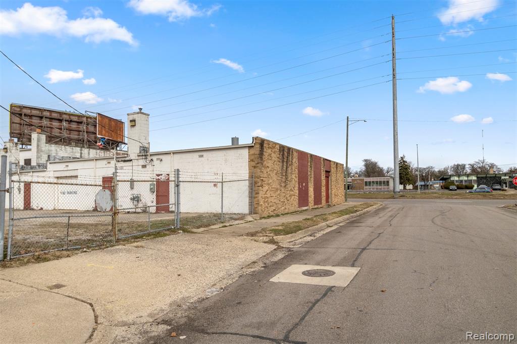17521 W 8 Mile Road, Detroit, MI 48235 — Photo 13