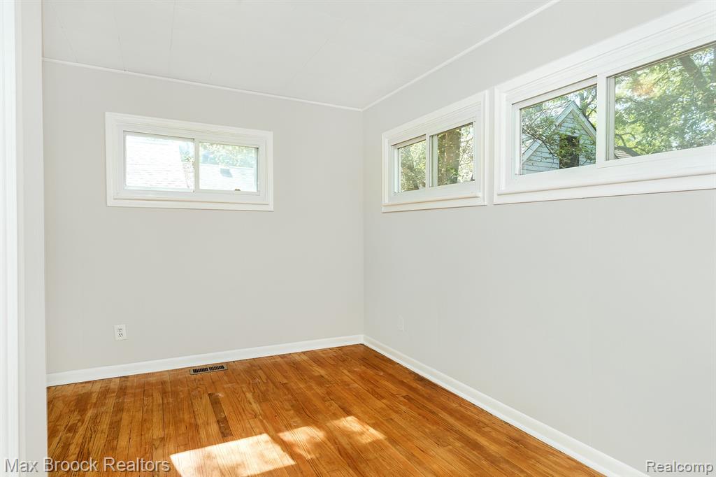 594 ANDRESEN Court, Hazel Park, MI 48030 — Photo 8