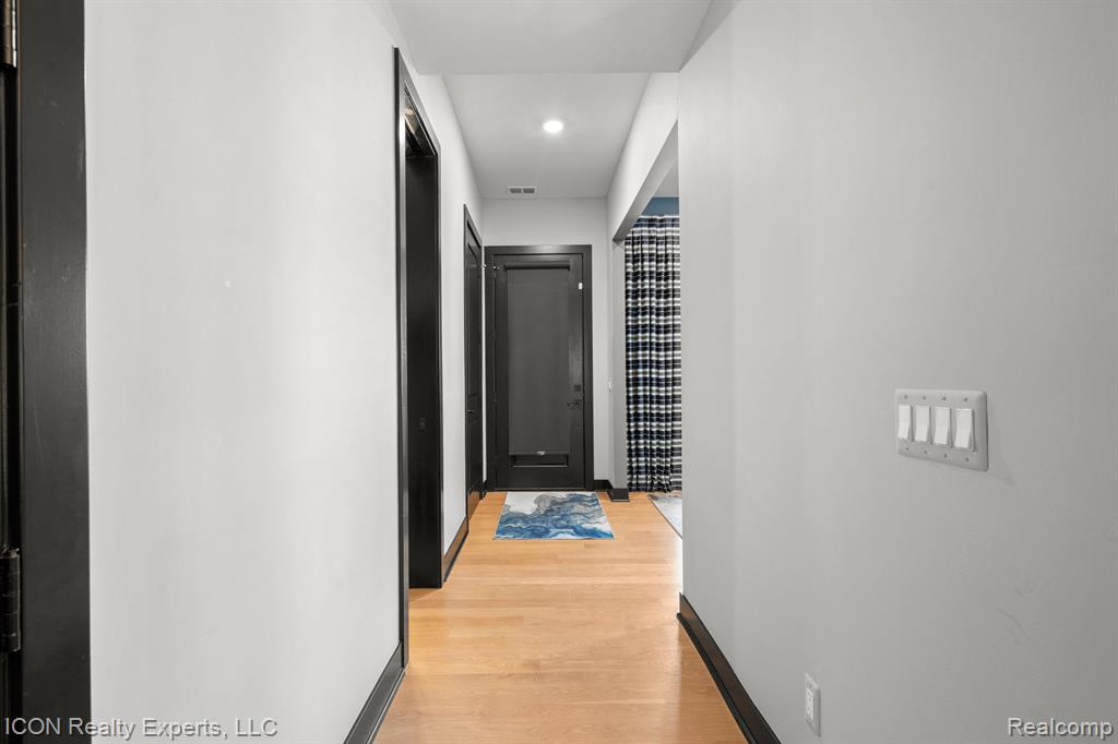 714 E PARENT Avenue, Royal Oak, MI 48067 — Photo 8