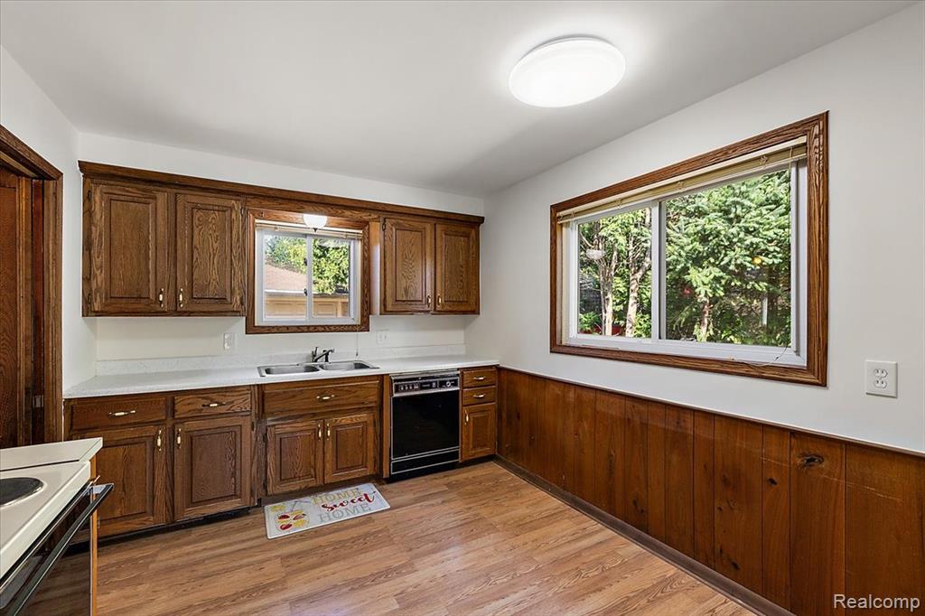 8628 Strom Drive, Sterling Heights, MI 48314 — Photo 11