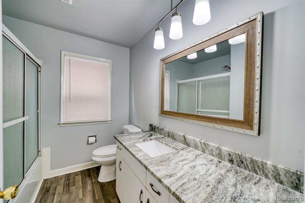 605 E EVELYN Avenue, Hazel Park, MI 48030 — Photo 10