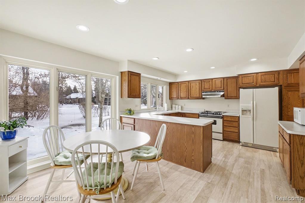 23745 Ravineview Court, Bingham Farms, MI 48025 — Photo 12
