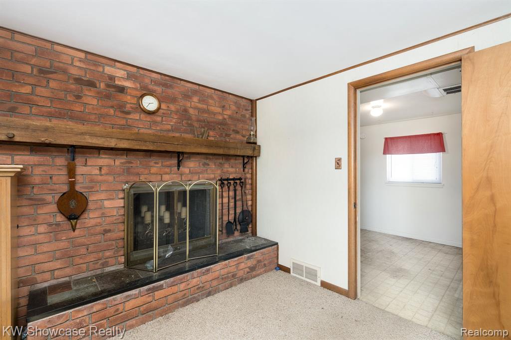 5274 Cooley Lake Road, Waterford, MI 48327 — Photo 35