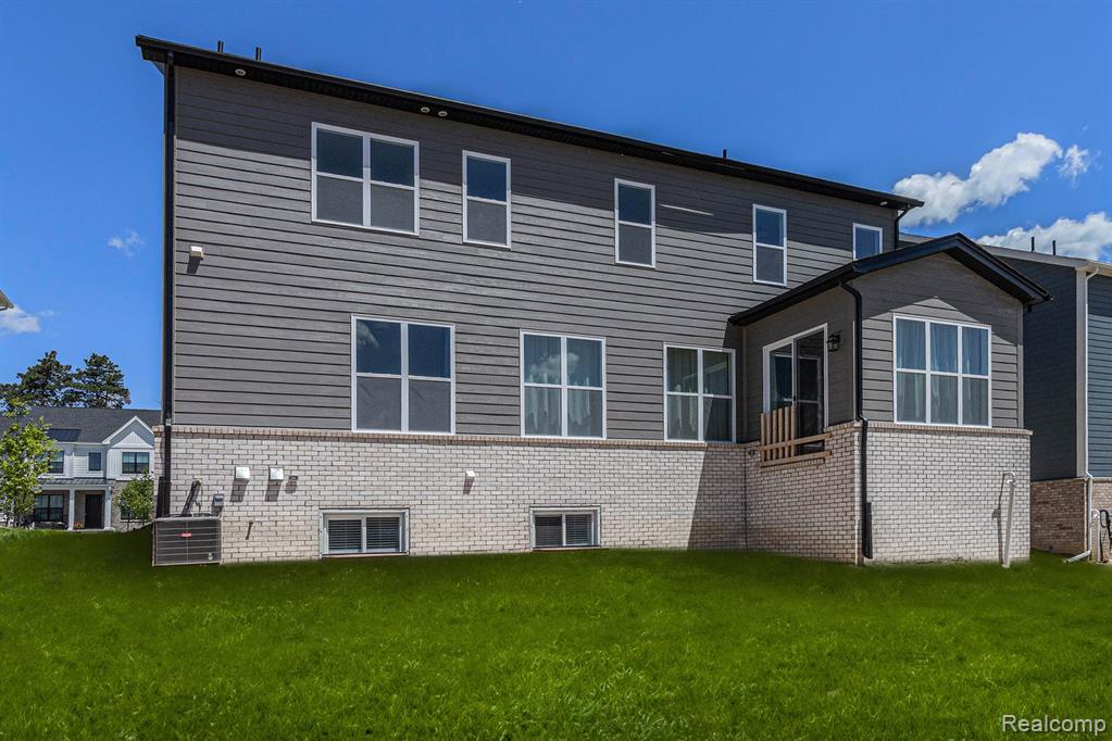 611 PINE Circle, Ann Arbor, MI 48105 — Photo 41