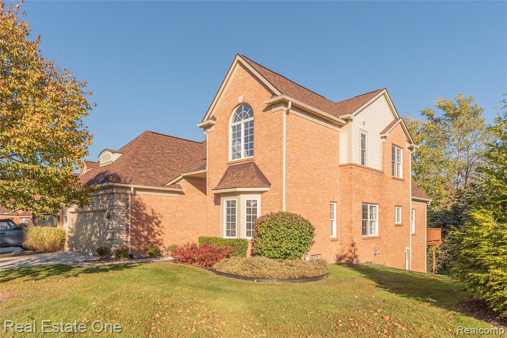 26610 Valhalla Drive, Farmington Hills, MI 48331 — Photo 11