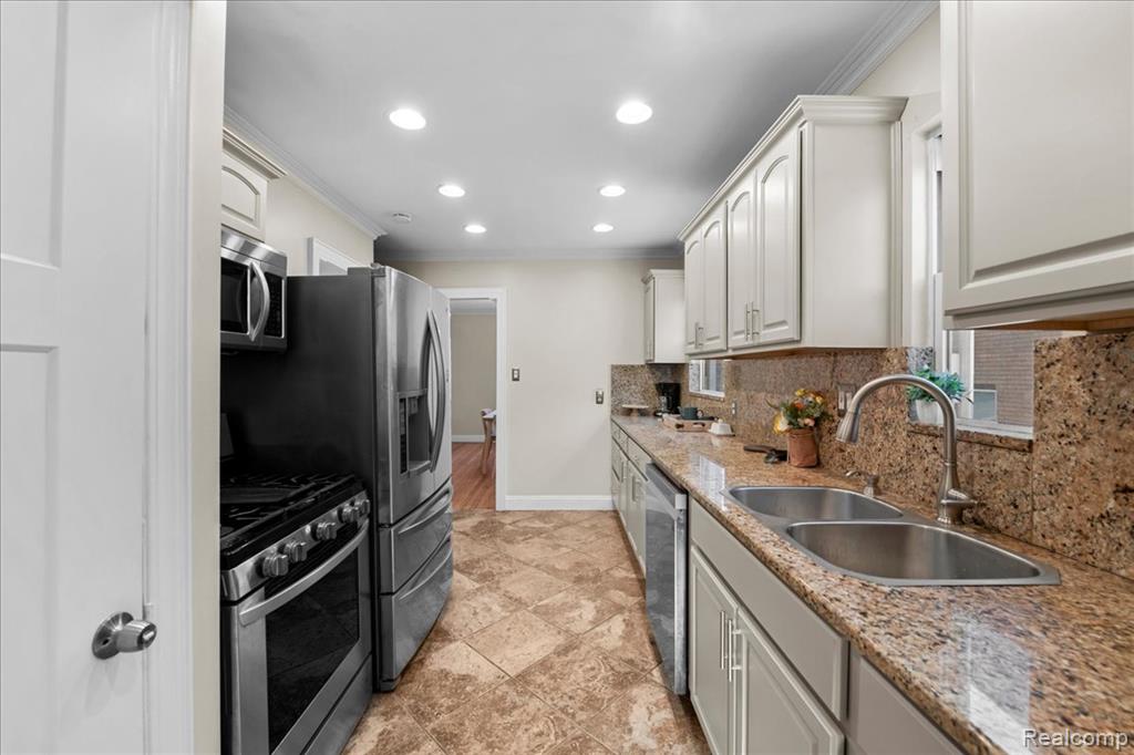 4323 Kensington Avenue, Detroit, MI 48224 — Photo 17