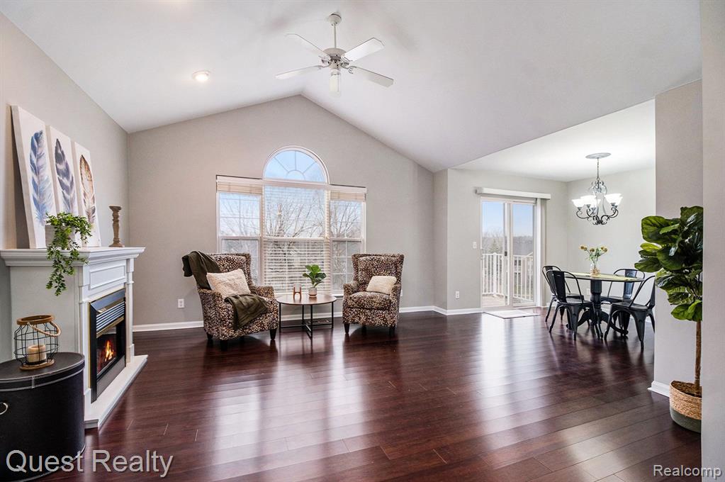 1895 FLAGSTONE Circle, Rochester, MI 48307 — Photo 5