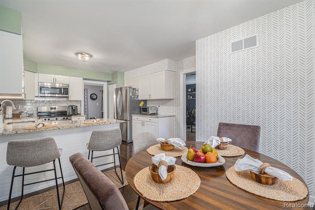 7357 Creek View Circle, West Bloomfield, MI — Photo 13