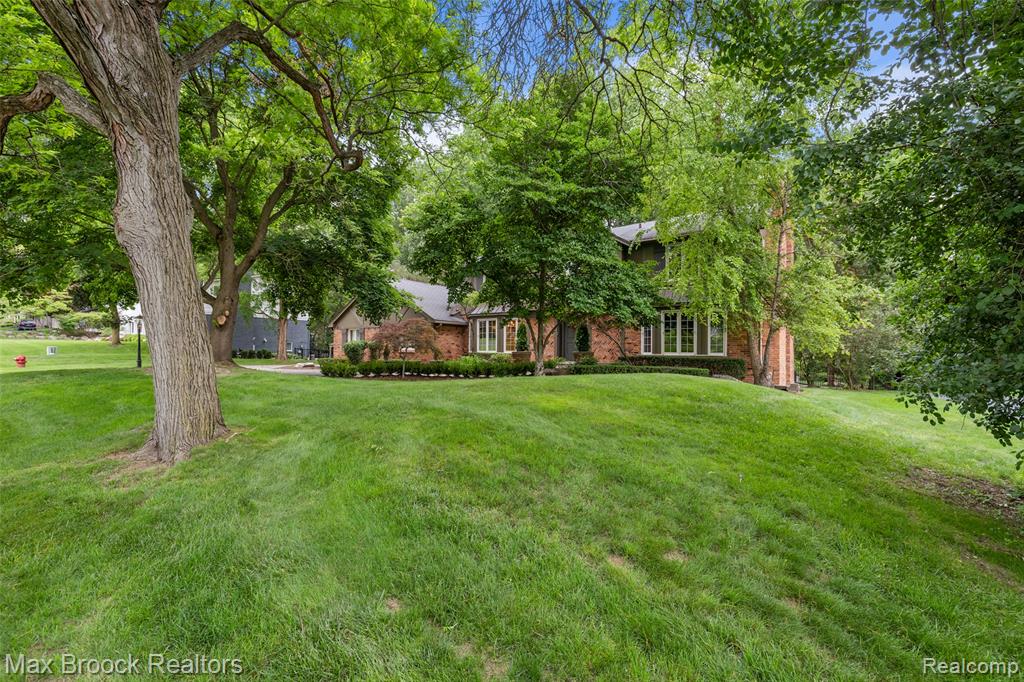4627 Sunningdale Drive, Bloomfield Hills, MI 48302 — Photo 37