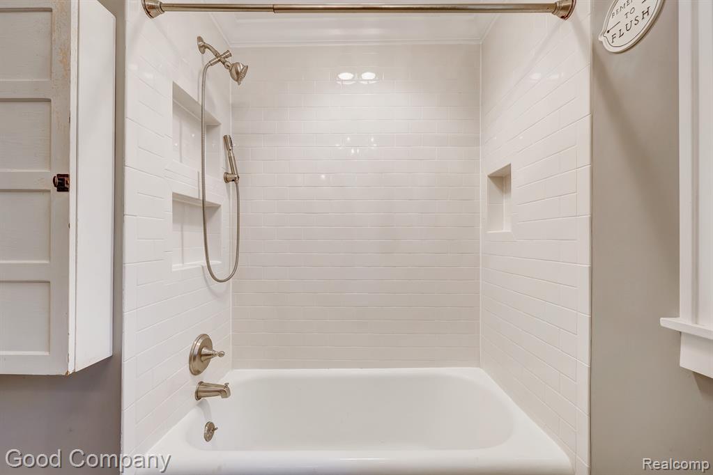 714 W HAZELHURST Street, Ferndale, MI 48220 — Photo 24
