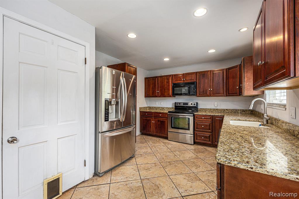 20740 Marter Road, Grosse Pointe Woods, MI 48236 — Photo 5