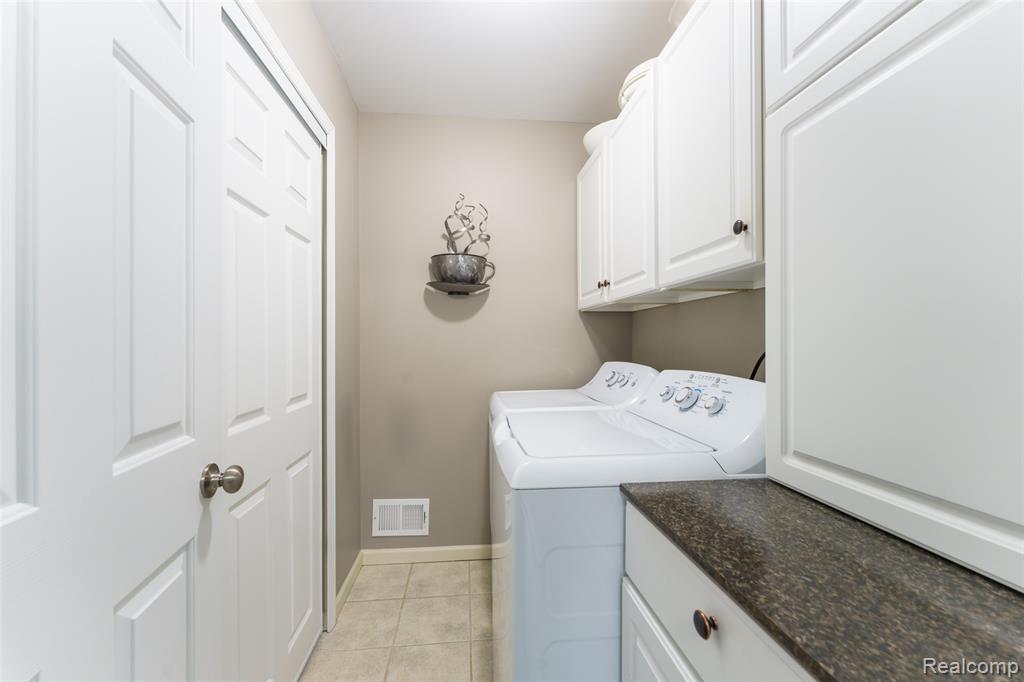 722 Griswold Street, 8, Howell, MI 48843 — Photo 13