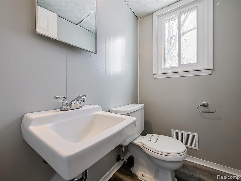 430 N Dobson Street, Westland, MI — Photo 24