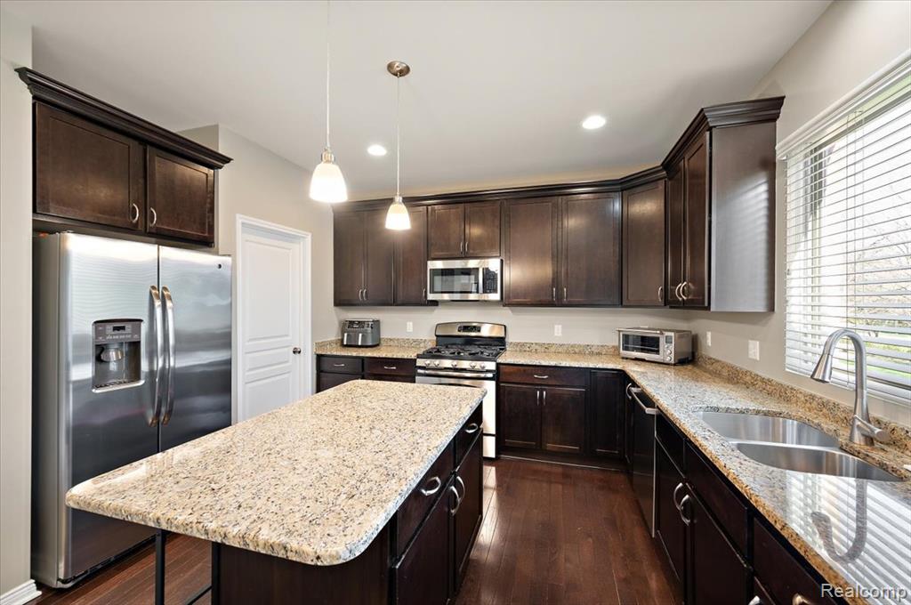 4366 S Lake Lane, Shelby Twp, MI 48316 — Photo 27