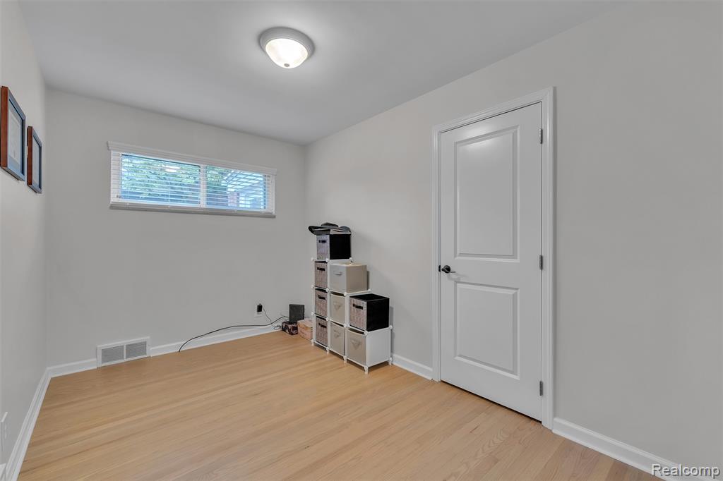 765 Vernier Road, Grosse Pointe Woods, MI 48236 — Photo 28