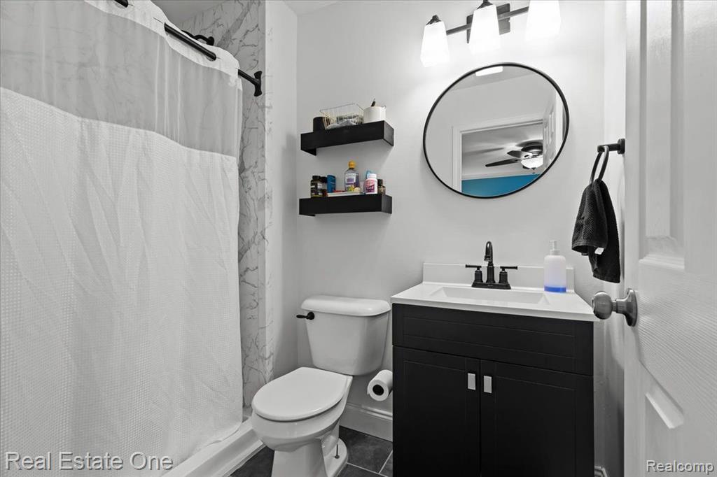 573 CARRIAGE HILL Drive, Fenton, MI 48430 — Photo 16